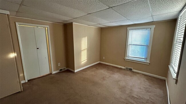 Building Photo - 98 Richard St