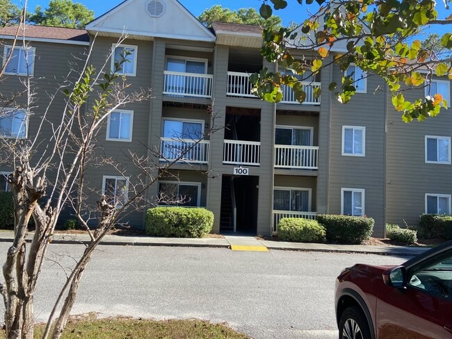 Building Photo - 100 Myrtle Greens Dr