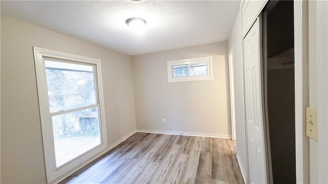 Building Photo - 755 Fallview Dr