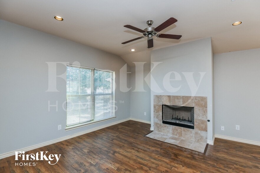 Building Photo - 519 Branchwood Dr