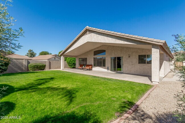 Building Photo - 2283 E Torrey Pines Pl