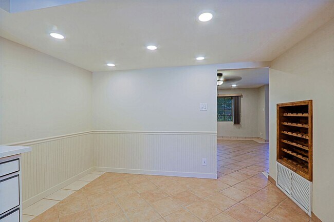 Building Photo - 6203 N 12th Pl