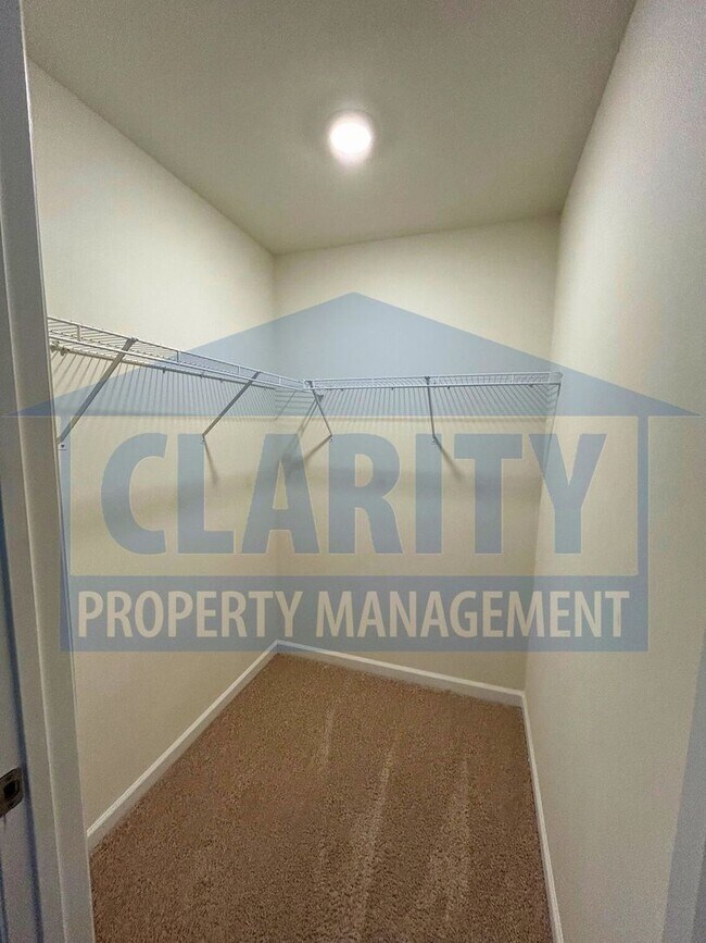 Building Photo - Beautiful 3 bedroom home in North Cleveland neighborhood!