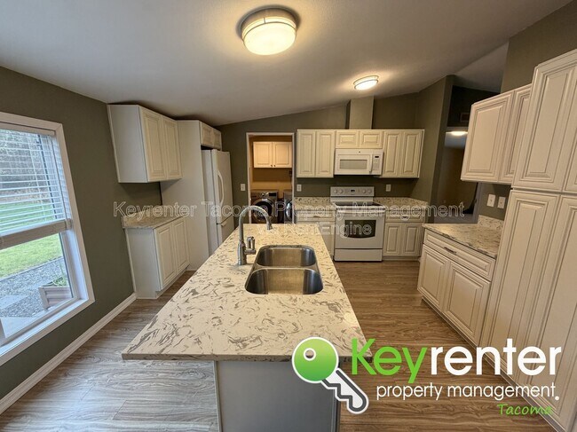 Building Photo - 121 349th St S