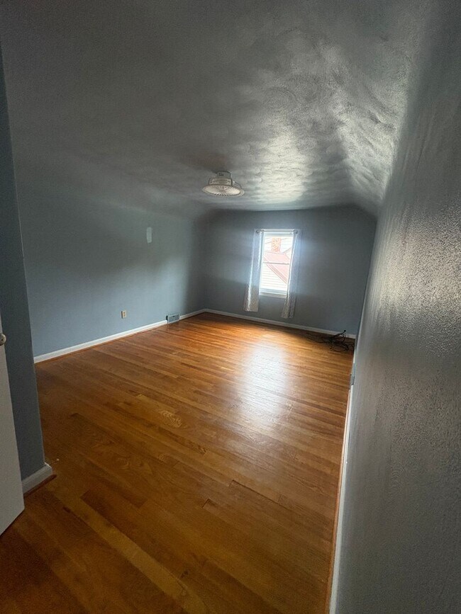 Building Photo - Charming 3-Bed, 1.5 Bath Home in Peaceful ...