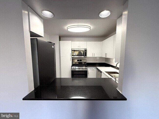 Building Photo - 606 Cooper Landing Rd