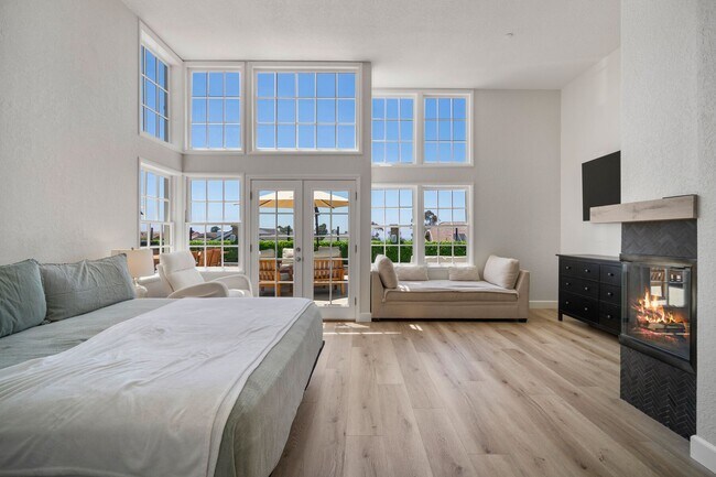 Building Photo - Experience Coastal Living at Its Finest in...