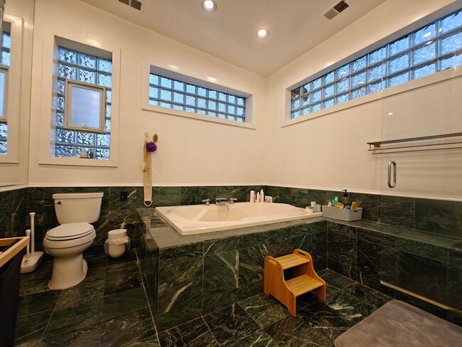 Building Photo - BEAUTIFUL 3BD/3BTH single family home for rent!