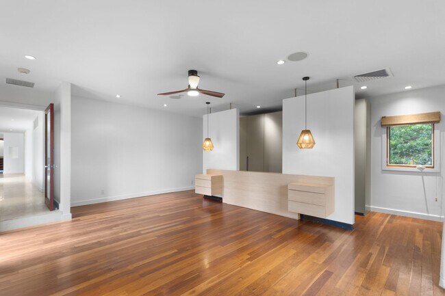 Building Photo - 1135 Kaimoku Pl