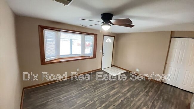 Building Photo - 163 Tecumseh Dr