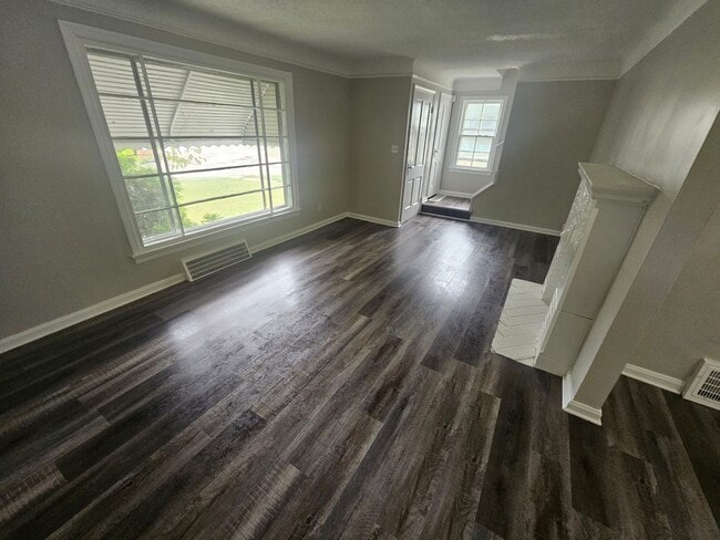 Building Photo - 18701 Maple Heights Blvd