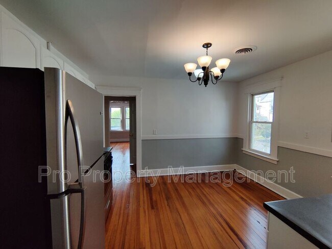 Building Photo - 35 Fairfield St