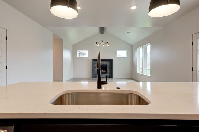 Building Photo - 6016 Kinnick Dr