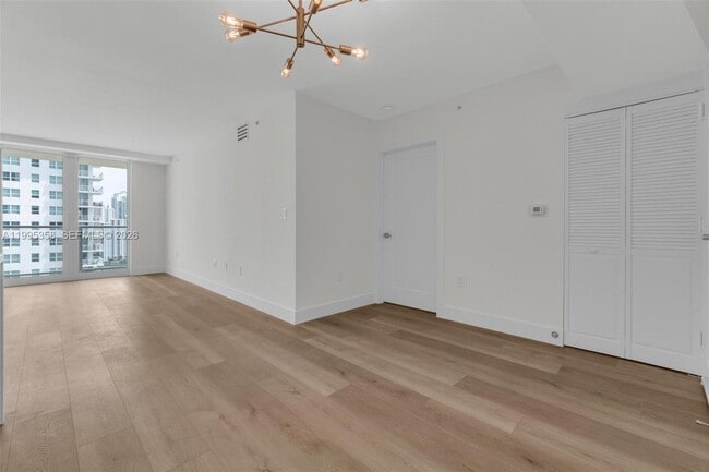 Building Photo - 1155 Brickell Bay Dr