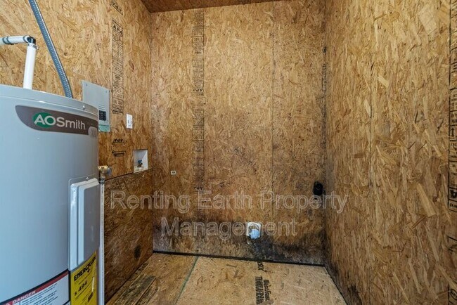 Building Photo - 1153 Linwood St