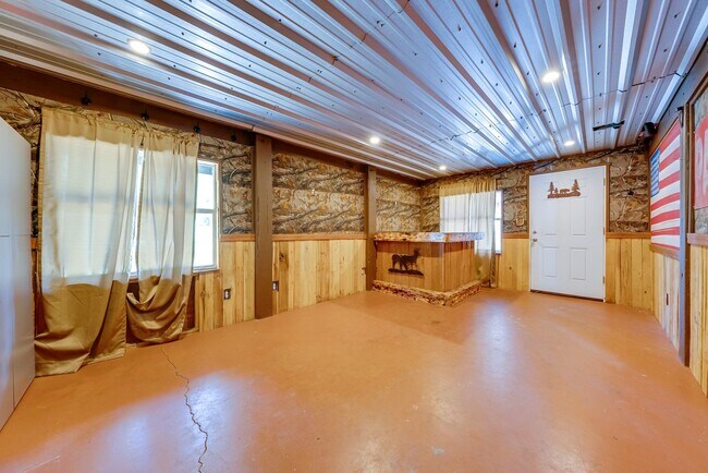 Building Photo - Serene 3-Bedroom Home on 1 Acre Lot