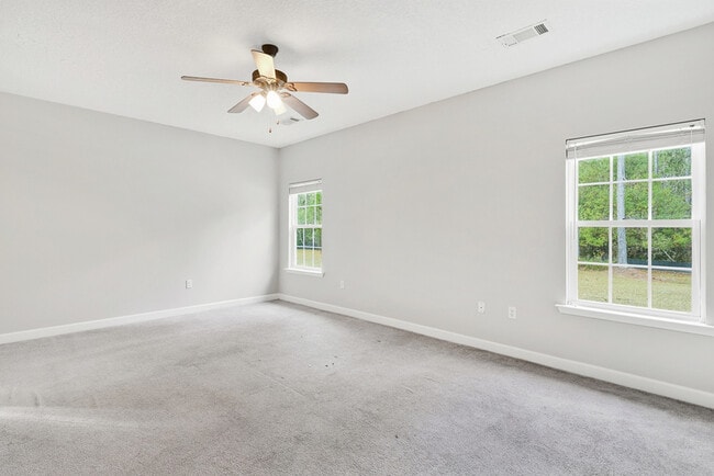 Building Photo - 68 Lincoln Way