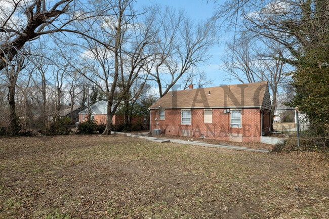 Building Photo - 3627 E 10th St N