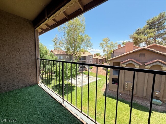 Building Photo - 2750 S Durango Dr