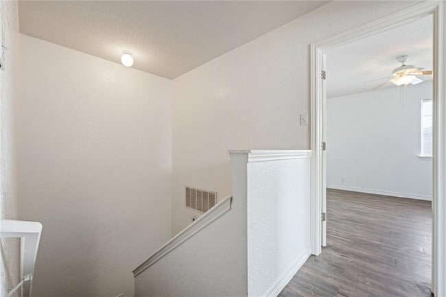 Building Photo - 203 Tamara Dr