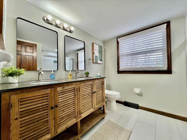 Building Photo - 7033 Willowood Dr