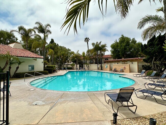 Building Photo - 3266 Loma Riviera Dr
