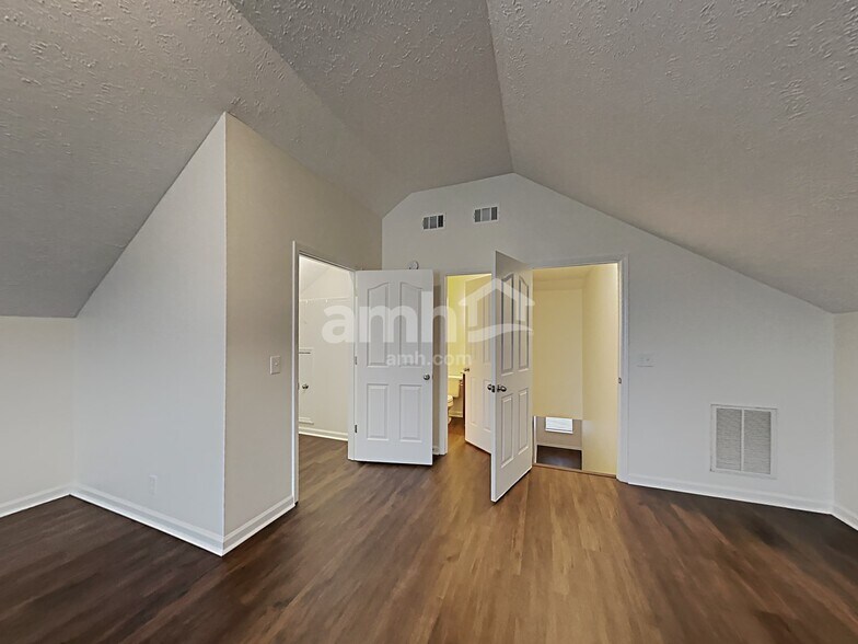 Building Photo - 1911 Odessa Ave