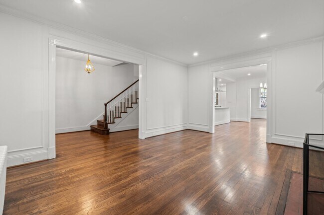 Building Photo - 2814 Bellevue Terrace NW