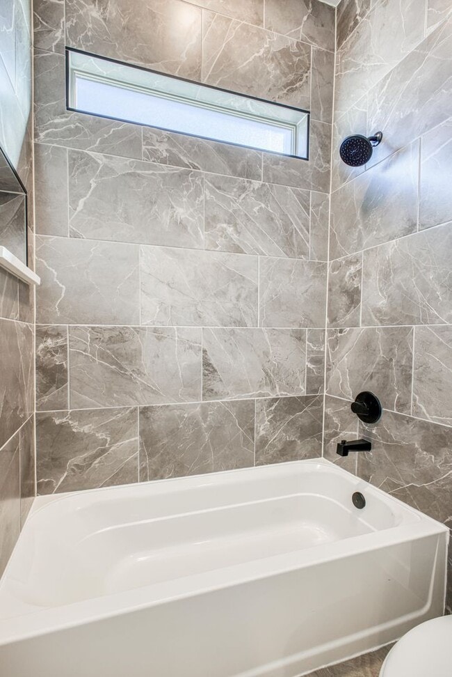 Building Photo - Beautiful East side House 4 bed-2.5 baths, part of The Overlook Casa Club that includes Swimming ...