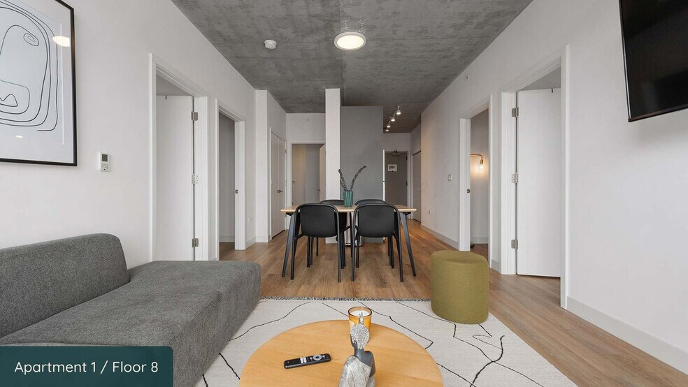 Building Photo - 851 W Blackhawk St