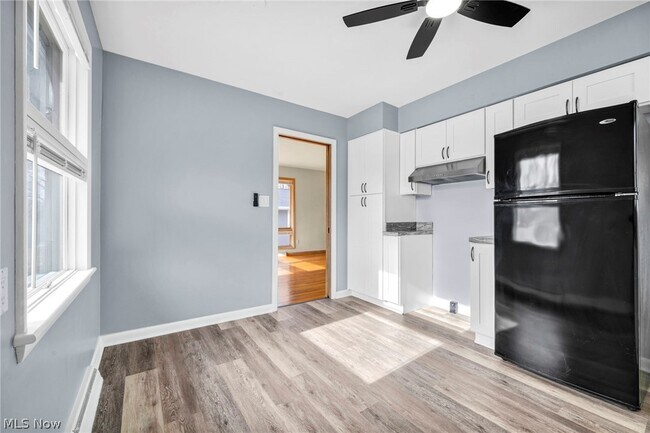 Building Photo - 1171 Jason Ave