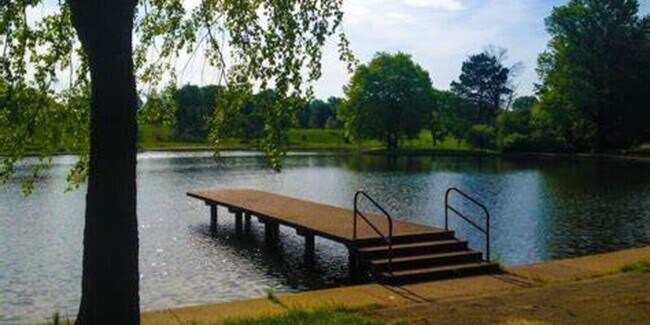 Building Photo - 5836 Sunshine Dr