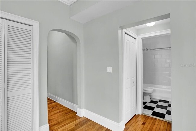 Building Photo - 2117 W Dekle Ave