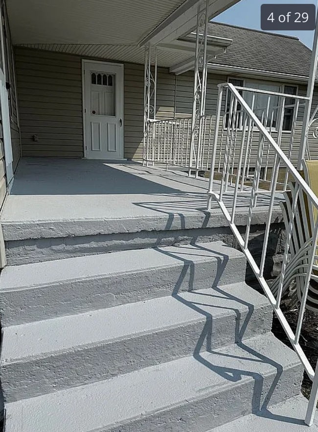 Building Photo - 3 Bed 1.5 Bath- Aliquippa PA