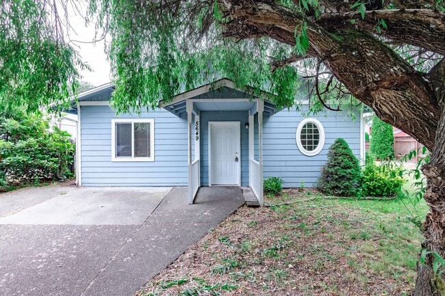 Building Photo - 3 Bed Room 2 Bath No Garage No Carport