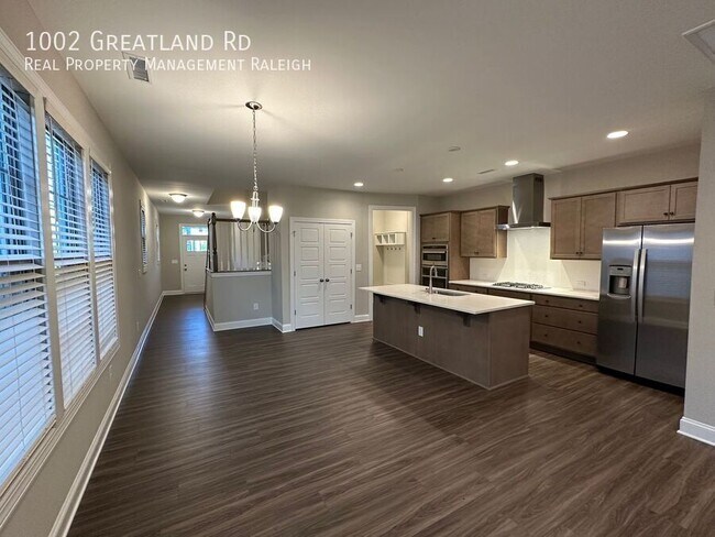 Building Photo - 1002 Greatland Rd