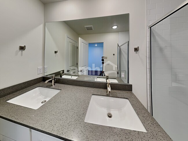 Building Photo - 6051 W Copperhawk Dr