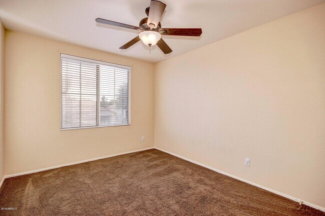 Building Photo - 886 W Bruce Ave