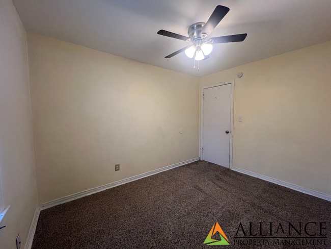 Building Photo - Cozy Home with Easy Access to Ft. Riley Blvd!