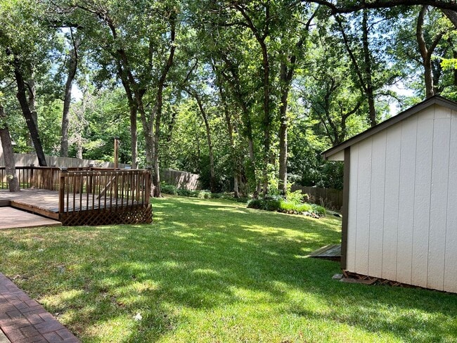 Building Photo - AVAILABLE SEPTEMBER 10TH Charming 4 bed 2....