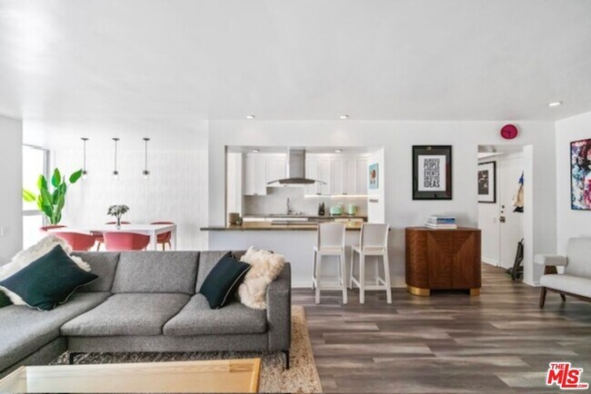 Building Photo - 1015 Kings Rd