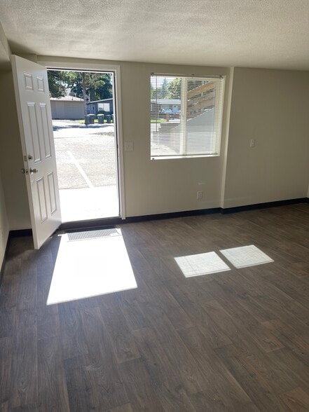 Building Photo - 1805 NE Hillaire Ct