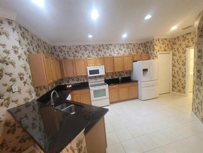 Building Photo - 4665 Whispering Oaks Dr