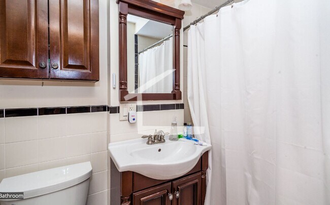 Building Photo - 83 Myrtle St