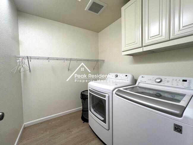 Building Photo - 8220 Sheldon Pl Dr