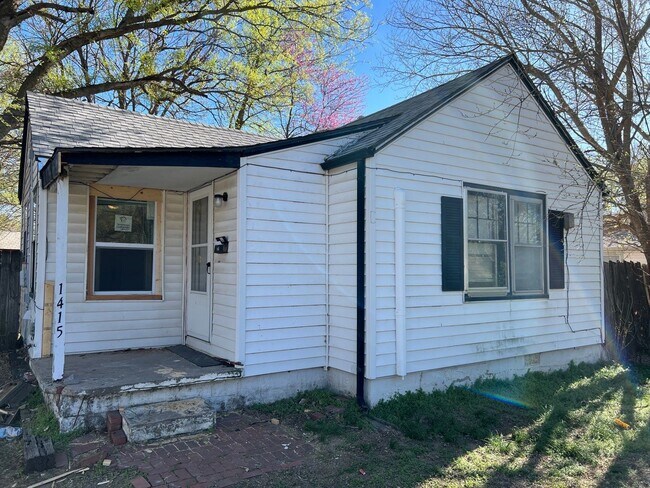 Primary Photo - 1415 W Irving St