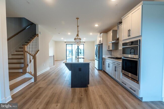 Building Photo - 17133 Hardisty Wy