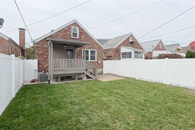 Building Photo - 3554 Jamieson Ave