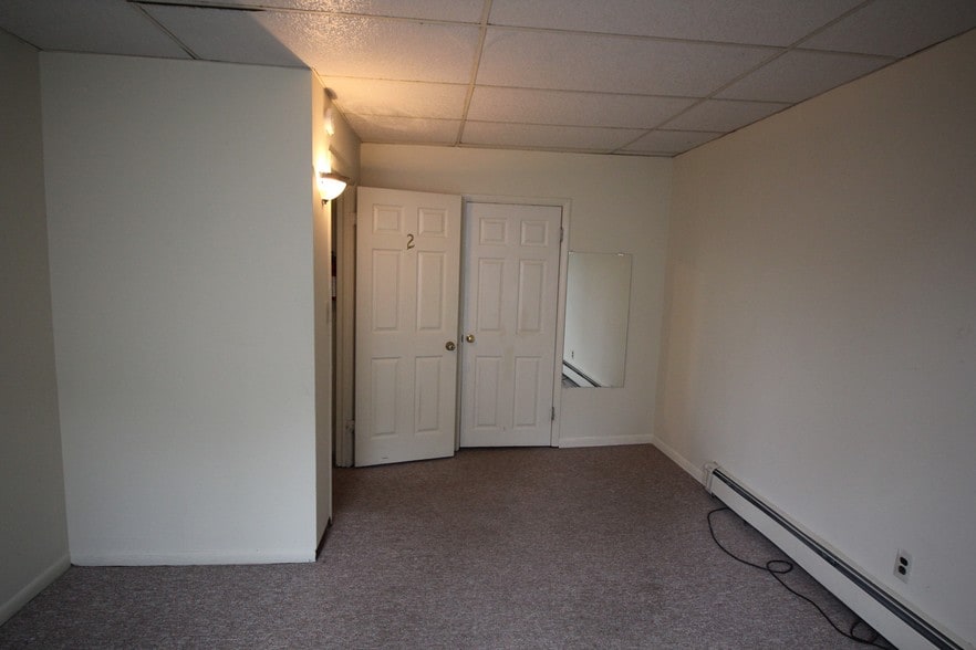 bedroom2 - 811 Washtenaw Ave