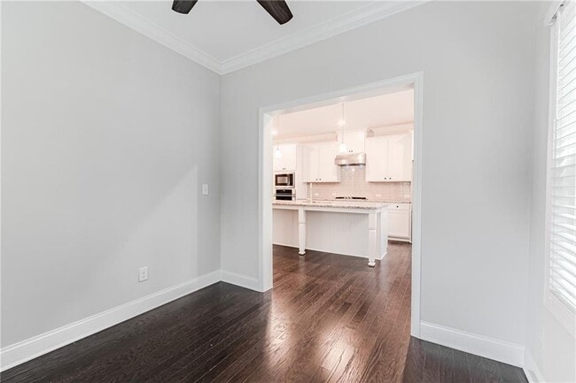 Building Photo - 3634 Via Nuova Ln